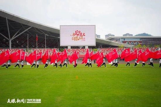 叶长敏不知道怎么回事，但见有人动手把一直殴打自己的女人抓起来了，终于是松了口气，气急败坏的骂道：姓马的，老娘要把你碎尸万段。